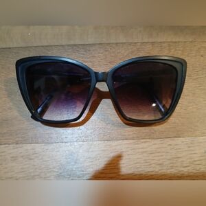 DIFF EYEWEAR matte black square cat eye sunglasses